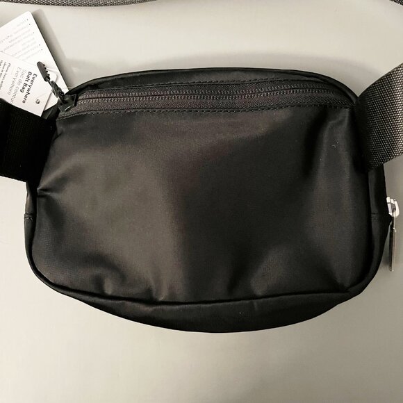 NWT Lululemon everywhere belt bag - Picture 3 of 8